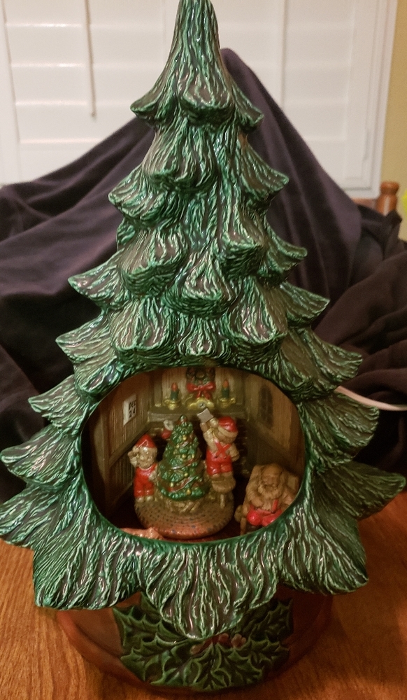 Ceramic Christmas Tree w/diorama
